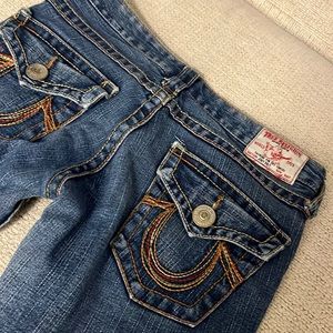 True religion size 28 low rise SHORT/petite jeans